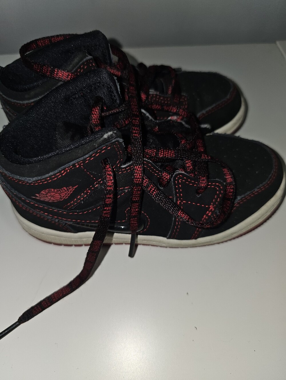 GUC | 9C Toddler | Air Jordan | Black Gym Red Jordan 1 Mid Fearless Sneakers